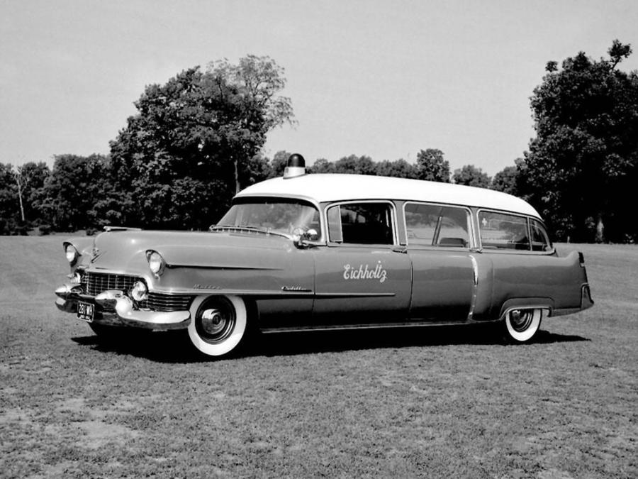  Cadillac Ambulance by A.J. Miller 1954 года  (фото 1 из 1)
